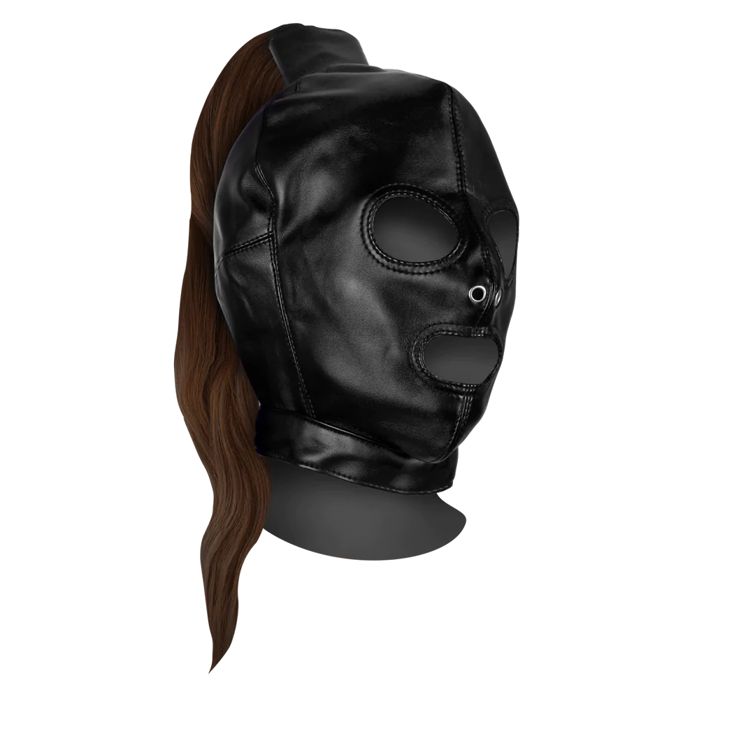 Maske mit braunem Pferdeschwanz