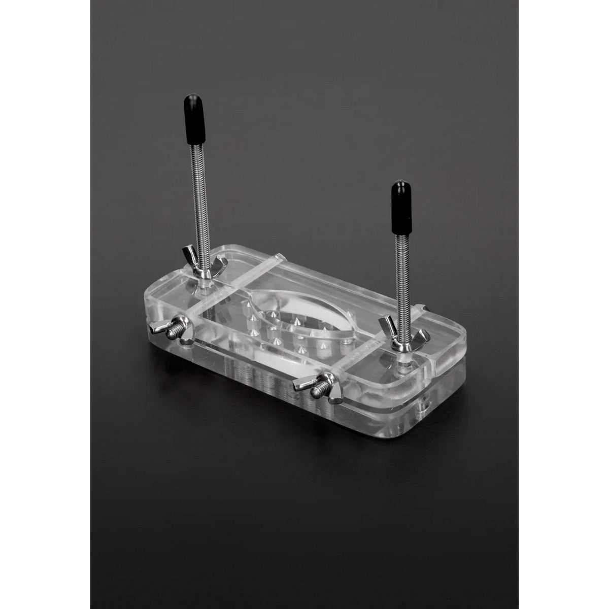 Hodenpresse aus Acryl mit Stacheln